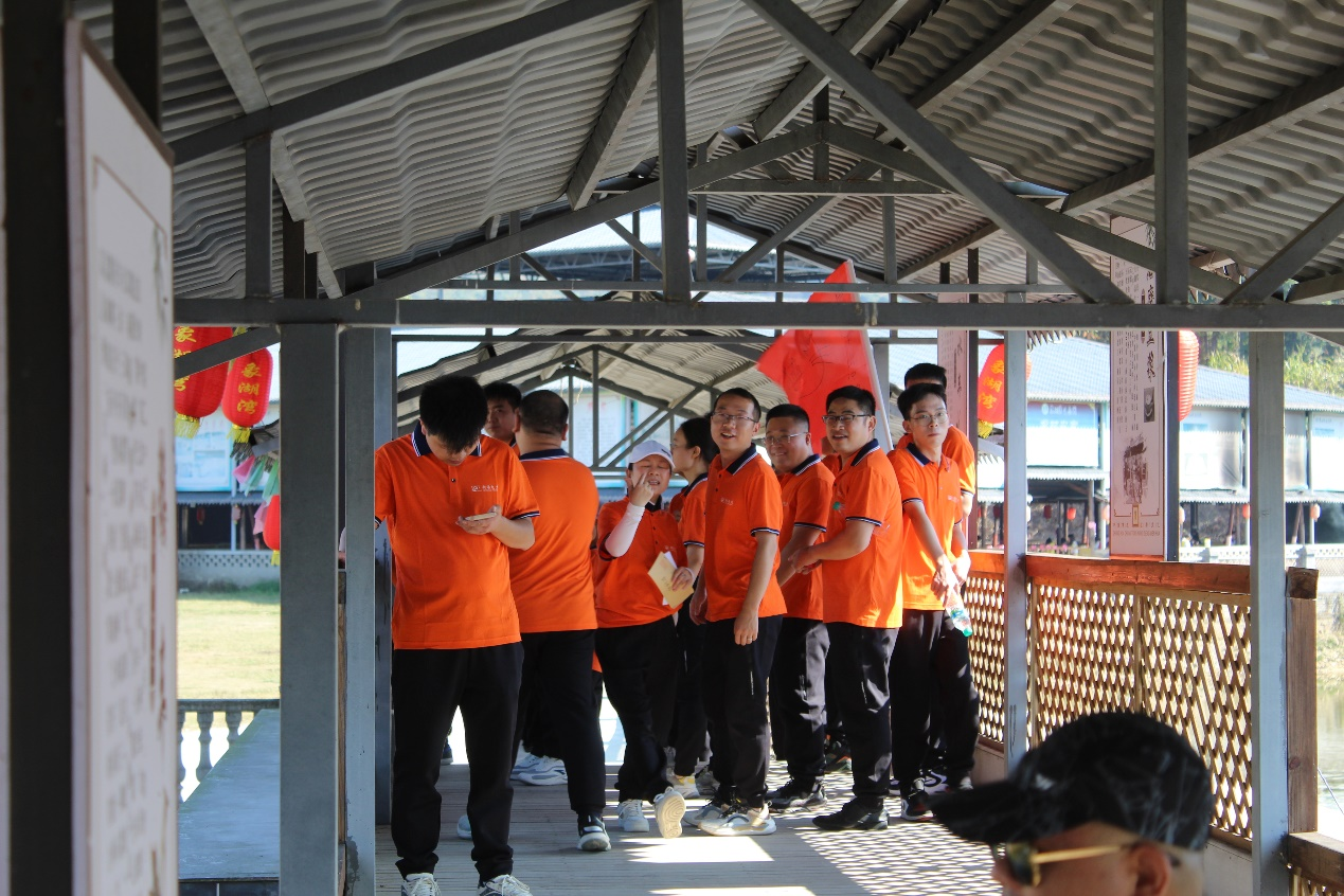 图十六 打卡园内