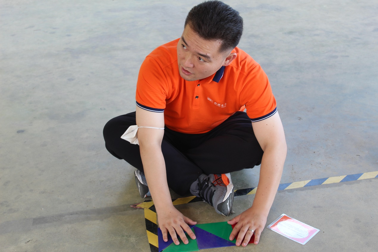 图十八 拼图中的队员